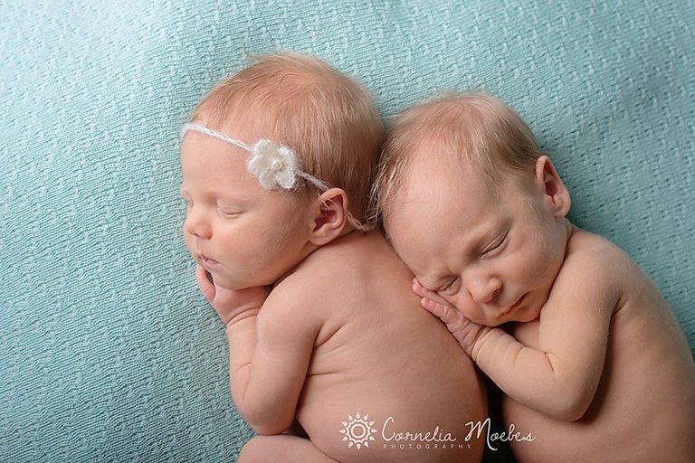 Neugeborenenfotografie-Neugeborenenfotos-Babyfotografie-Babyfotos-Fotoshooting-newborn photography-Fotografie zug Luzern Zürich-Cornelia Moebes Photography-Zwillinge-B12
