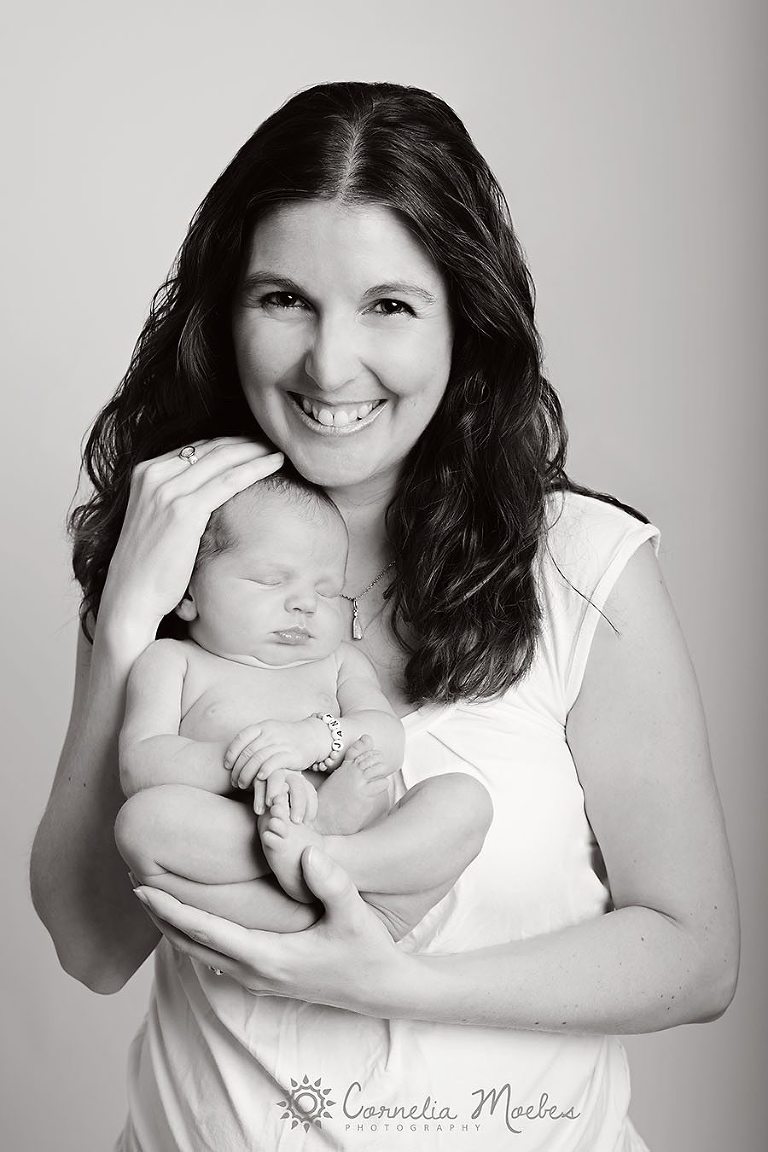 Neugeborenenfotografie-Babyfotografie-newborn photography-Cornelia Moebes Fotografe-Fotografie Zug Zürich Luzern Schwyz-J2