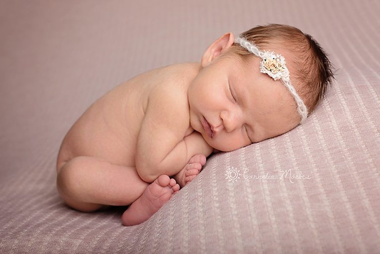 Neugeborenenfotografie-Babyfotografie-newborn photography-Cornelia Moebes Fotografe-Fotografie Zug Zürich Luzern Schwyz-J8
