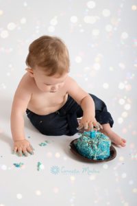 Kinderfotoshooting Cake Smash 1. Geburtstag Familienfotos Babyfotografie Cornelia Moebes Photography Baar Zug Zürich Luzern