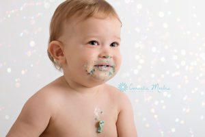 Kinderfotoshooting Cake Smash 1. Geburtstag Familienfotos Babyfotografie Cornelia Moebes Photography Baar Zug Zürich Luzern