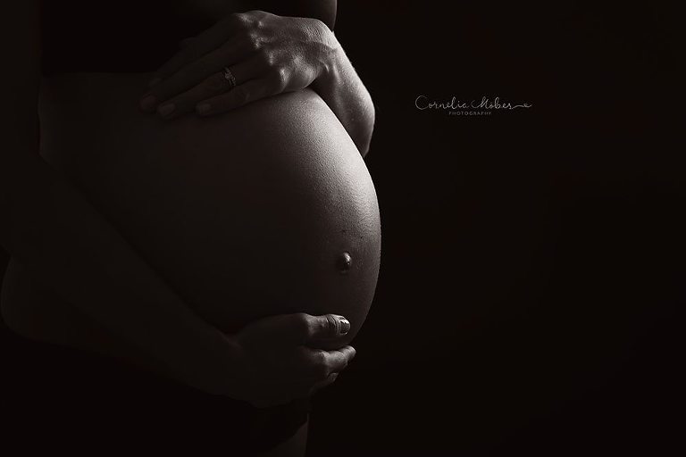 Schwangerschaftsfotografie Babybauch Shooting Neugeborenenfotografie Babyfotografin Cornelia Moebes Photography