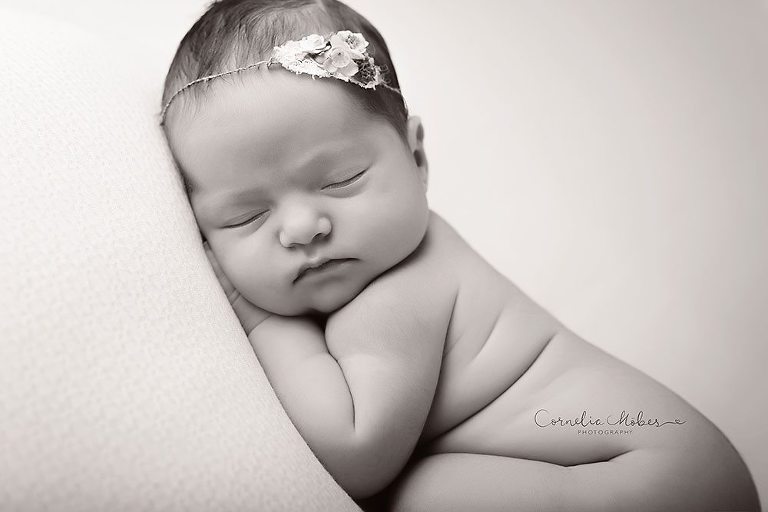 Neugeborenenfotografie Neugeborene newborn shooting Babyfotografie baby photography Familienfotos Cornelia Moebes Photography Zug Baar Zürich Luzern Aargau Schwyz 