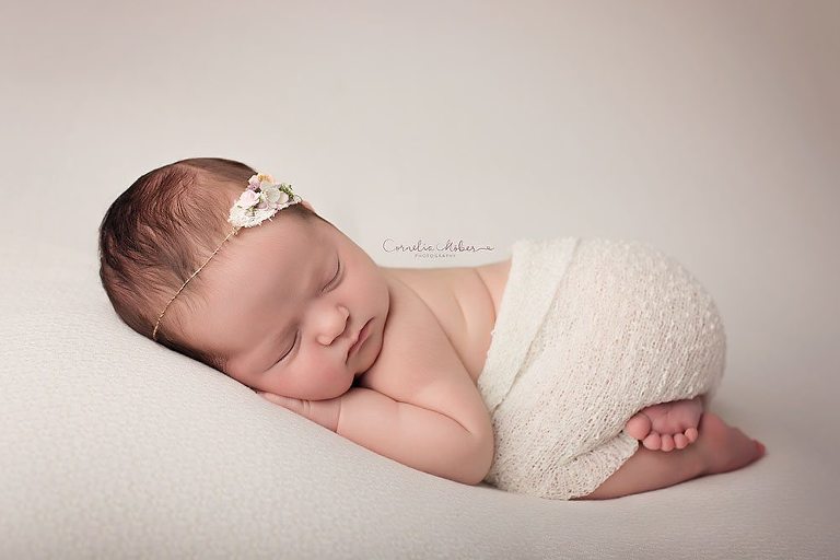 Neugeborenenfotografie Neugeborene newborn shooting Babyfotografie baby photography Familienfotos Cornelia Moebes Photography Zug Baar Zürich Luzern Aargau Schwyz 