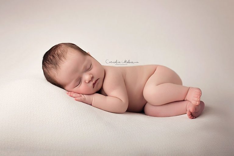 Neugeborenenfotografie Neugeborene newborn shooting Babyfotografie baby photography Familienfotos Cornelia Moebes Photography Zug Baar Zürich Luzern Aargau Schwyz 