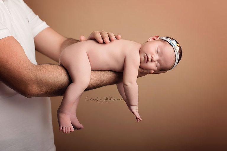 Neugeborenenfotografie Neugeborene newborn shooting Babyfotografie baby photography Familienfotos Cornelia Moebes Photography Zug Baar Zürich Luzern Aargau Schwyz 