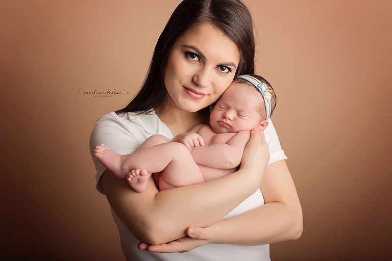 Neugeborenenfotografie Neugeborene newborn shooting Babyfotografie baby photography Familienfotos Cornelia Moebes Photography Zug Baar Zürich Luzern Aargau Schwyz 