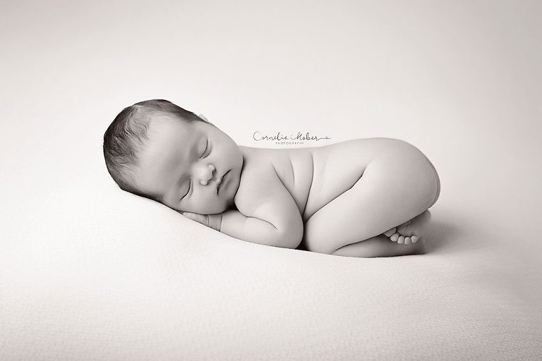 Neugeborenenfotografie Neugeborene newborn shooting Babyfotografie baby photography Familienfotos Cornelia Moebes Photography Zug Baar Zürich Luzern Aargau Schwyz 