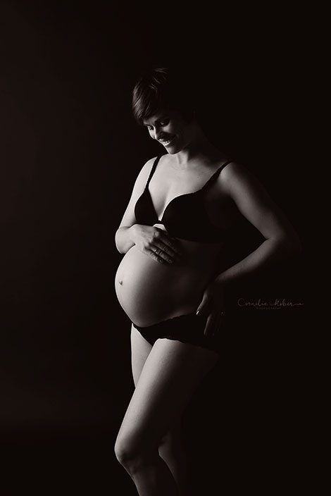 Schwangerschaftsshooting Schwangerschaftsfotos Babybauch Shooting maternity photography pregnancy newborn Neugeborene Babyfotografie Cornelia Moebes Photography Zug Zürich Luzern Aargau Schwyz