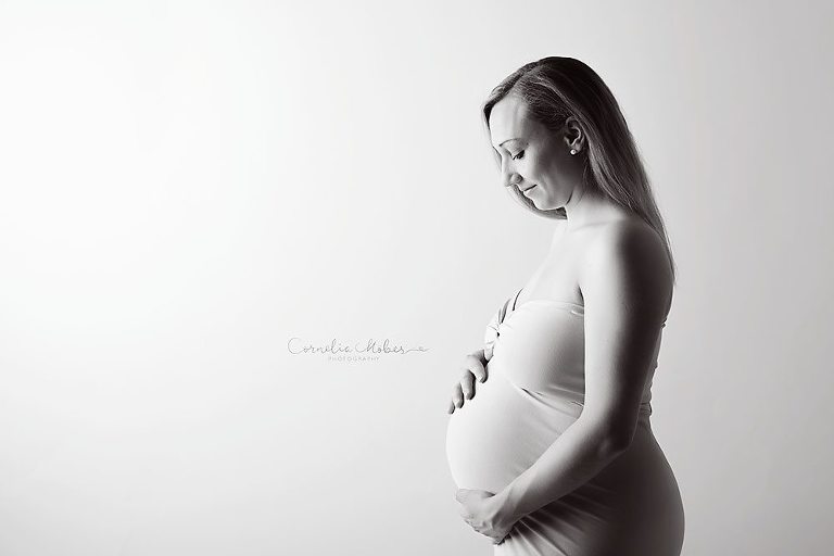 Schwangerschaftsshooting Schwangerschaftsfotos Babybauch Shooting maternity photography pregnancy newborn Neugeborene Babyfotografie Cornelia Moebes Photography Zug Zürich Luzern Aargau Schwyz