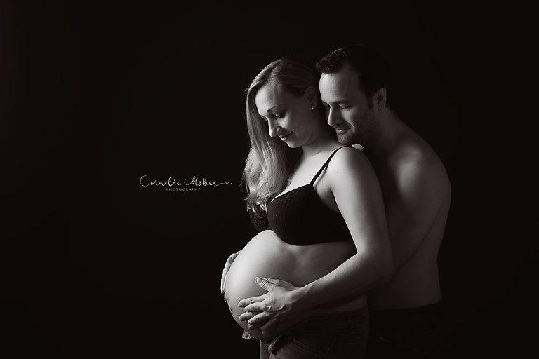 Schwangerschaftsshooting Schwangerschaftsfotos Babybauch Shooting maternity photography pregnancy newborn Neugeborene Babyfotografie Cornelia Moebes Photography Zug Zürich Luzern Aargau Schwyz