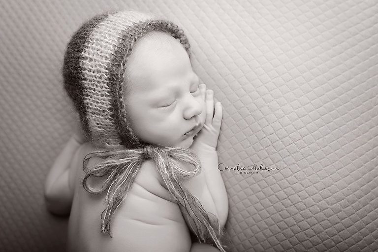 Neugeborenenshooting Neugeborenenfotografie Babyfotografie newborn shooting Babyfotograf Familie Cornelia Moebes Photography Zug Zürich Luzern Schwyz Aargau