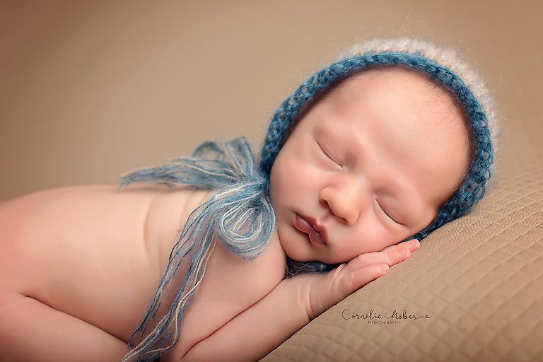 Neugeborenenshooting Neugeborenenfotografie Babyfotografie newborn shooting Babyfotograf Familie Cornelia Moebes Photography Zug Zürich Luzern Schwyz Aargau