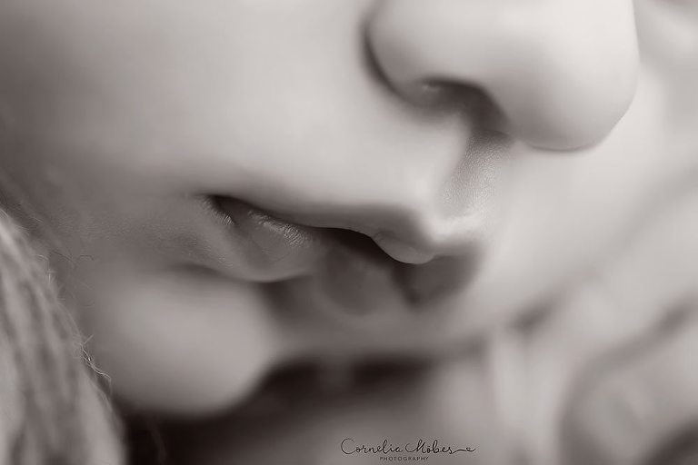 Neugeborenenshooting Neugeborenenfotografie Babyfotografie newborn shooting Babyfotograf Familie Cornelia Moebes Photography Zug Zürich Luzern Schwyz Aargau