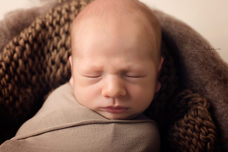 Neugeborenenshooting Neugeborenenfotografie Babyfotografie newborn shooting Babyfotograf Familie Cornelia Moebes Photography Zug Zürich Luzern Schwyz Aargau