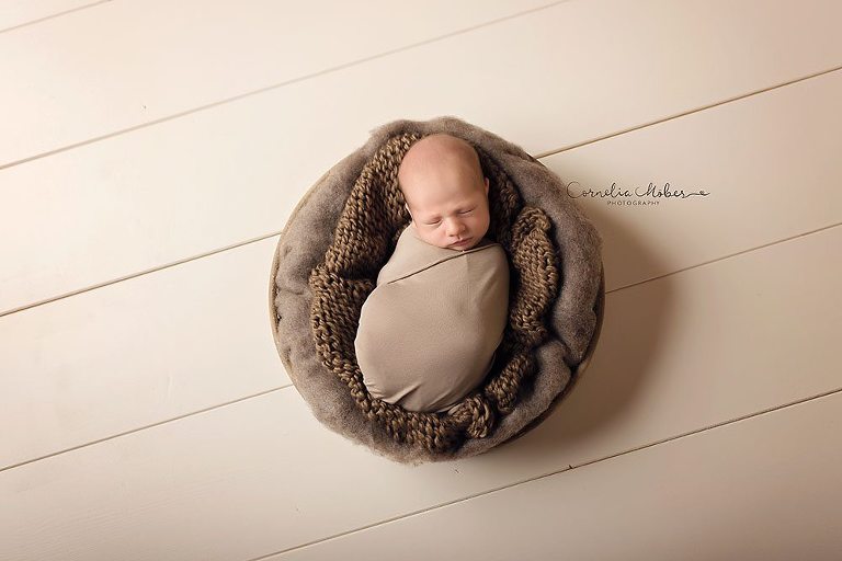 Neugeborenenshooting Neugeborenenfotografie Babyfotografie newborn shooting Babyfotograf Familie Cornelia Moebes Photography Zug Zürich Luzern Schwyz Aargau