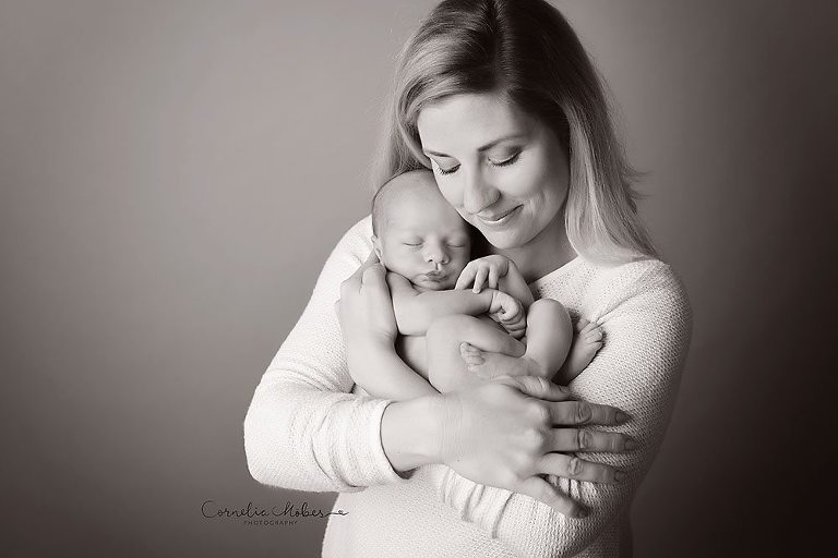 Neugeborenenshooting Neugeborenenfotografie Babyfotografie newborn shooting Babyfotograf Familie Cornelia Moebes Photography Zug Zürich Luzern Schwyz Aargau