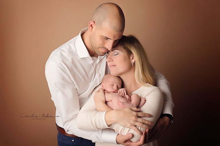 Neugeborenenshooting Neugeborenenfotografie Babyfotografie newborn shooting Babyfotograf Familie Cornelia Moebes Photography Zug Zürich Luzern Schwyz Aargau