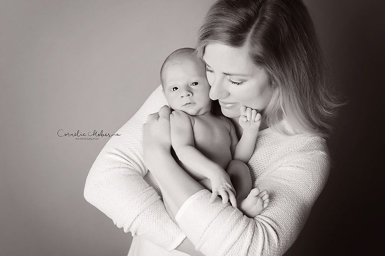 Neugeborenenshooting Neugeborenenfotografie Babyfotografie newborn shooting Babyfotograf Familie Cornelia Moebes Photography Zug Zürich Luzern Schwyz Aargau