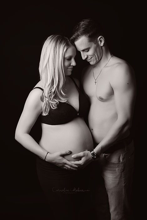 Schwangerschaftsbilder Schwangerschaftsfotografie Babybauch Shooting Mutterschaft Neugeborenenfotografie newborn shooting maternity photography Cornelia Moebes Photography