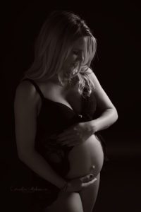 Schwangerschaftsbilder Schwangerschaftsfotografie Babybauch Shooting Mutterschaft Neugeborenenfotografie newborn shooting maternity photography Cornelia Moebes Photography