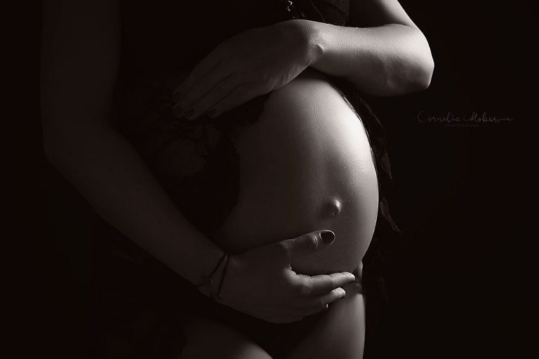 Schwangerschaftsbilder Schwangerschaftsfotografie Babybauch Shooting Mutterschaft Neugeborenenfotografie newborn shooting maternity photography Cornelia Moebes Photography