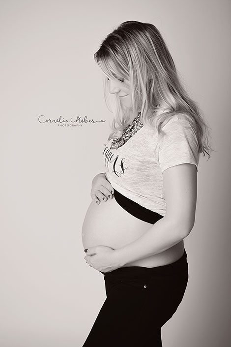 Schwangerschaftsbilder Schwangerschaftsfotografie Babybauch Shooting Mutterschaft Neugeborenenfotografie newborn shooting maternity photography Cornelia Moebes Photography