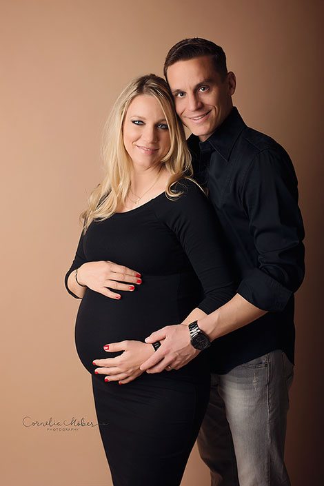 Schwangerschaftsbilder Schwangerschaftsfotografie Babybauch Shooting Mutterschaft Neugeborenenfotografie newborn shooting maternity photography Cornelia Moebes Photography