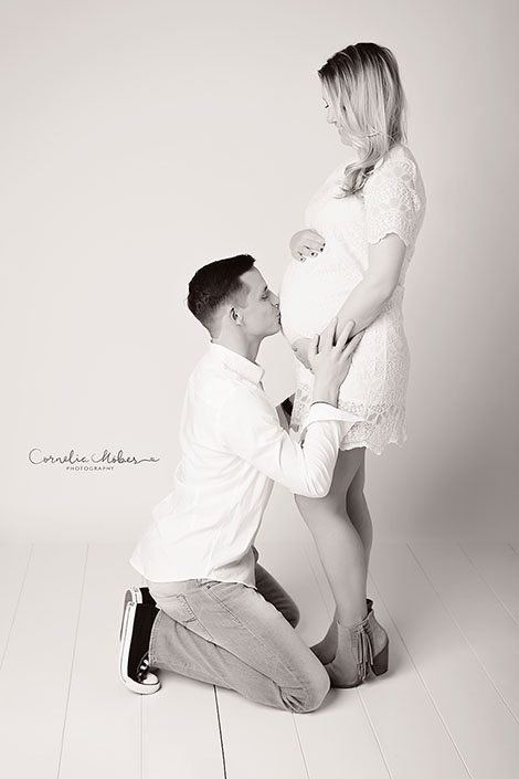 Schwangerschaftsbilder Schwangerschaftsfotografie Babybauch Shooting Mutterschaft Neugeborenenfotografie newborn shooting maternity photography Cornelia Moebes Photography
