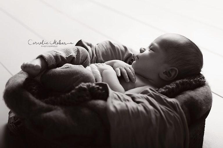 Neugeborenenfotografie Neugeborenenbilder newborn shooting Babyfotografie Neugeborene Cornelia Moebes Photografie Zug Zürich Luzern Aargau Schwyz