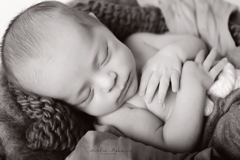 Neugeborenenfotografie Neugeborenenbilder newborn shooting Babyfotografie Neugeborene Cornelia Moebes Photografie Zug Zürich Luzern Aargau Schwyz