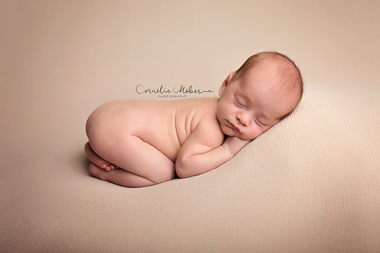 Neugeborenenfotografie Neugeborenenbilder newborn shooting Babyfotografie Neugeborene Cornelia Moebes Photografie Zug Zürich Luzern Aargau Schwyz