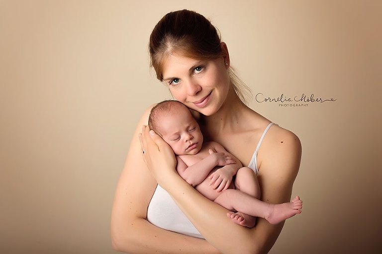 Neugeborenenfotografie Neugeborenenbilder newborn shooting Babyfotografie Neugeborene Cornelia Moebes Photografie Zug Zürich Luzern Aargau Schwyz