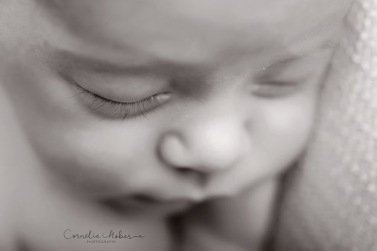 Neugeborenenfotografie Neugeborenenbilder newborn shooting Babyfotografie Neugeborene Cornelia Moebes Photografie Zug Zürich Luzern Aargau Schwyz