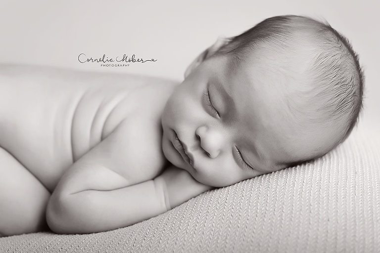 Neugeborenenfotografie Neugeborenenbilder newborn shooting Babyfotografie Neugeborene Cornelia Moebes Photografie Zug Zürich Luzern Aargau Schwyz