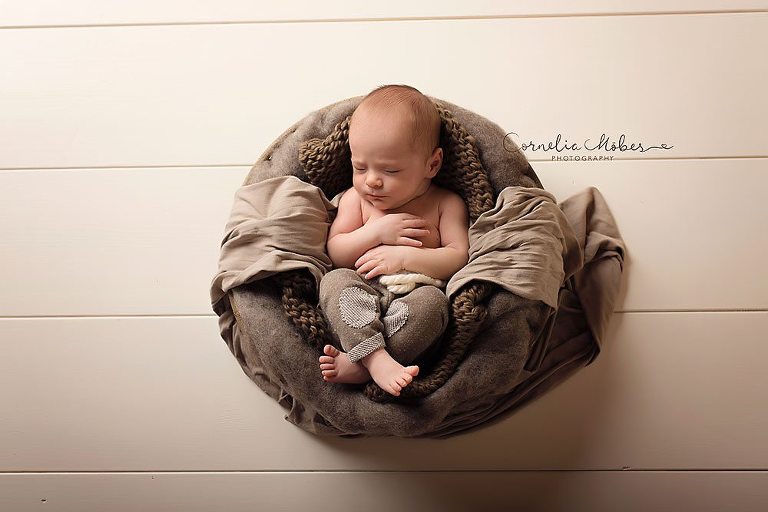 Neugeborenenfotografie Neugeborenenbilder newborn shooting Babyfotografie Neugeborene Cornelia Moebes Photografie Zug Zürich Luzern Aargau Schwyz