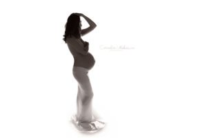 Schwangerschaftsfotografie Babybauch Shooting Maternity Neugeborenenfotografie Newborn Babyfotografin Schwangerschaft Mutterschaft Cornelia Moebes Photography Zug Zürich Luzern Aargau Schwyz