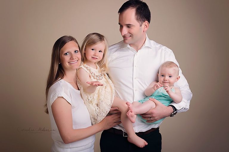 Familienshooting Familienfotos Kinderfotografie Babyfotografie Babyfotograf Kinder Portrait Cornelia Moebes Photography Zug Zürich Luzern Schwyz Aargau