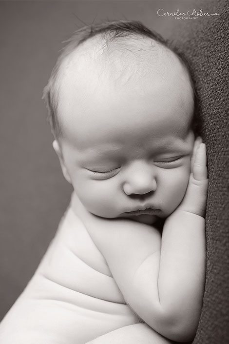 Neugeborenenfotografie Babyfotografie Babyfotografin Zug Zürich Luzern Schwyz Aargau newborn shooting baby portraiture Cornelia Moebes Photography