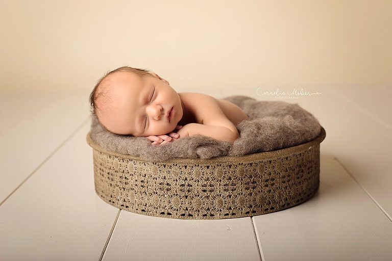 Neugeborenenfotografie Babyfotografie Babyfotografin Zug Zürich Luzern Schwyz Aargau newborn shooting baby portraiture Cornelia Moebes Photography