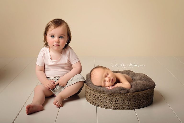 Neugeborenenfotografie Babyfotografie Babyfotografin Zug Zürich Luzern Schwyz Aargau newborn shooting baby portraiture Cornelia Moebes Photography