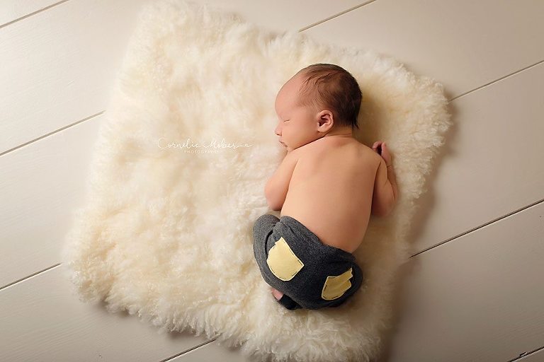 Neugeborenenfotografie Babyfotografie Babyfotografin Zug Zürich Luzern Schwyz Aargau newborn shooting baby portraiture Cornelia Moebes Photography