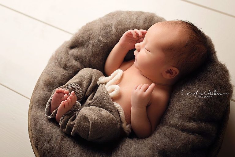 Neugeborenenfotografie Babyfotografie Babyfotografin Zug Zürich Luzern Schwyz Aargau newborn shooting baby portraiture Cornelia Moebes Photography