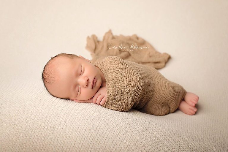 Neugeborenenfotografie Babyfotografie Babyfotografin Zug Zürich Luzern Schwyz Aargau newborn shooting baby portraiture Cornelia Moebes Photography