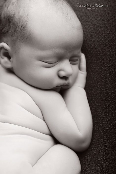 Neugeborenenfotografie Babyfotografie Babyfotografin Zug Zürich Luzern Schwyz Aargau newborn shooting baby portraiture Cornelia Moebes Photography