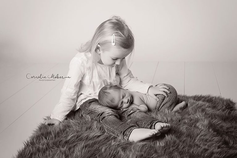 Neugeborenenfotografie Babyfotografie Babyfotografin Zug Zürich Luzern Schwyz Aargau newborn shooting baby portraiture Neugeborenenfotos Cornelia Moebes Photography