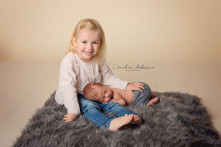 Neugeborenenfotografie Babyfotografie Babyfotografin Zug Zürich Luzern Schwyz Aargau newborn shooting baby portraiture Neugeborenenfotos Cornelia Moebes Photography