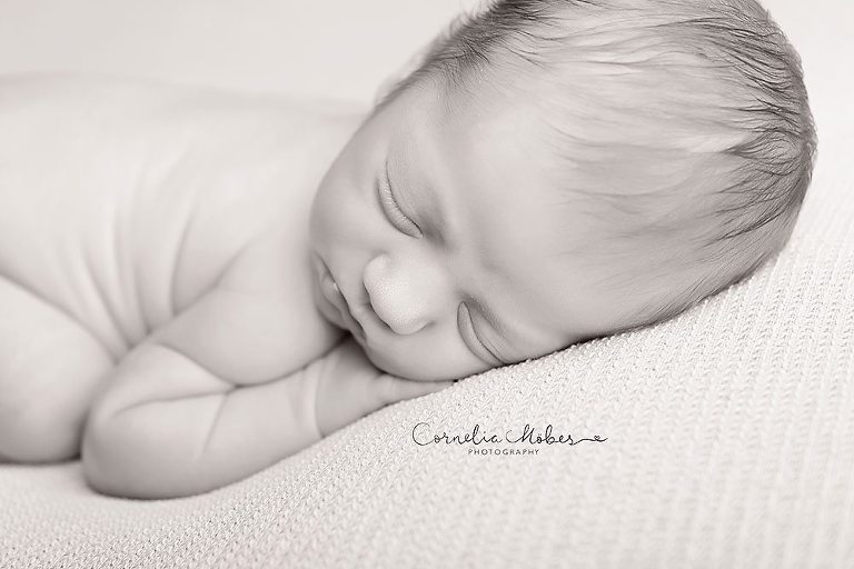Neugeborenenfotografie Babyfotografie Babyfotografin Zug Zürich Luzern Schwyz Aargau newborn shooting baby portraiture Neugeborenenfotos Cornelia Moebes Photography