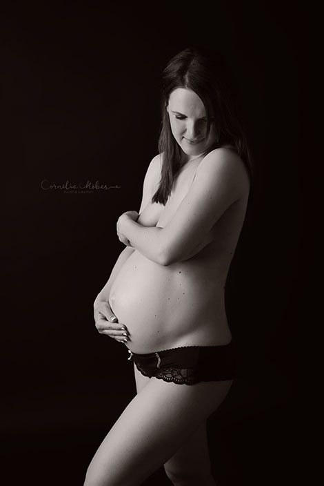 Schwangerschaftsshooting Schwangerschaftsfotos Schwangerschaftsfotografie Babybauch Shooting maternity photographer newborn shooting Babyfotografie Neugeborenenfotografie Babyfotograf Zug Zürich Luzern Aargau Schwyz Cornelia Moebes Photography