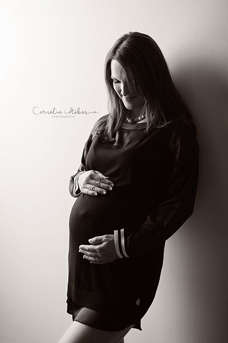 Schwangerschaftsshooting Schwangerschaftsfotos Schwangerschaftsfotografie Babybauch Shooting maternity photographer newborn shooting Babyfotografie Neugeborenenfotografie Babyfotograf Zug Zürich Luzern Aargau Schwyz Cornelia Moebes Photography